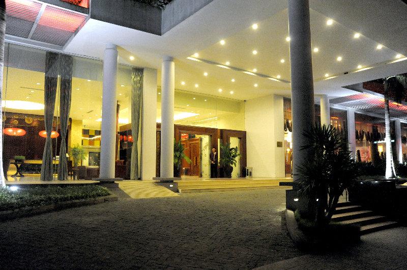 Muong Thanh Holiday Hue Hotel Екстериор снимка