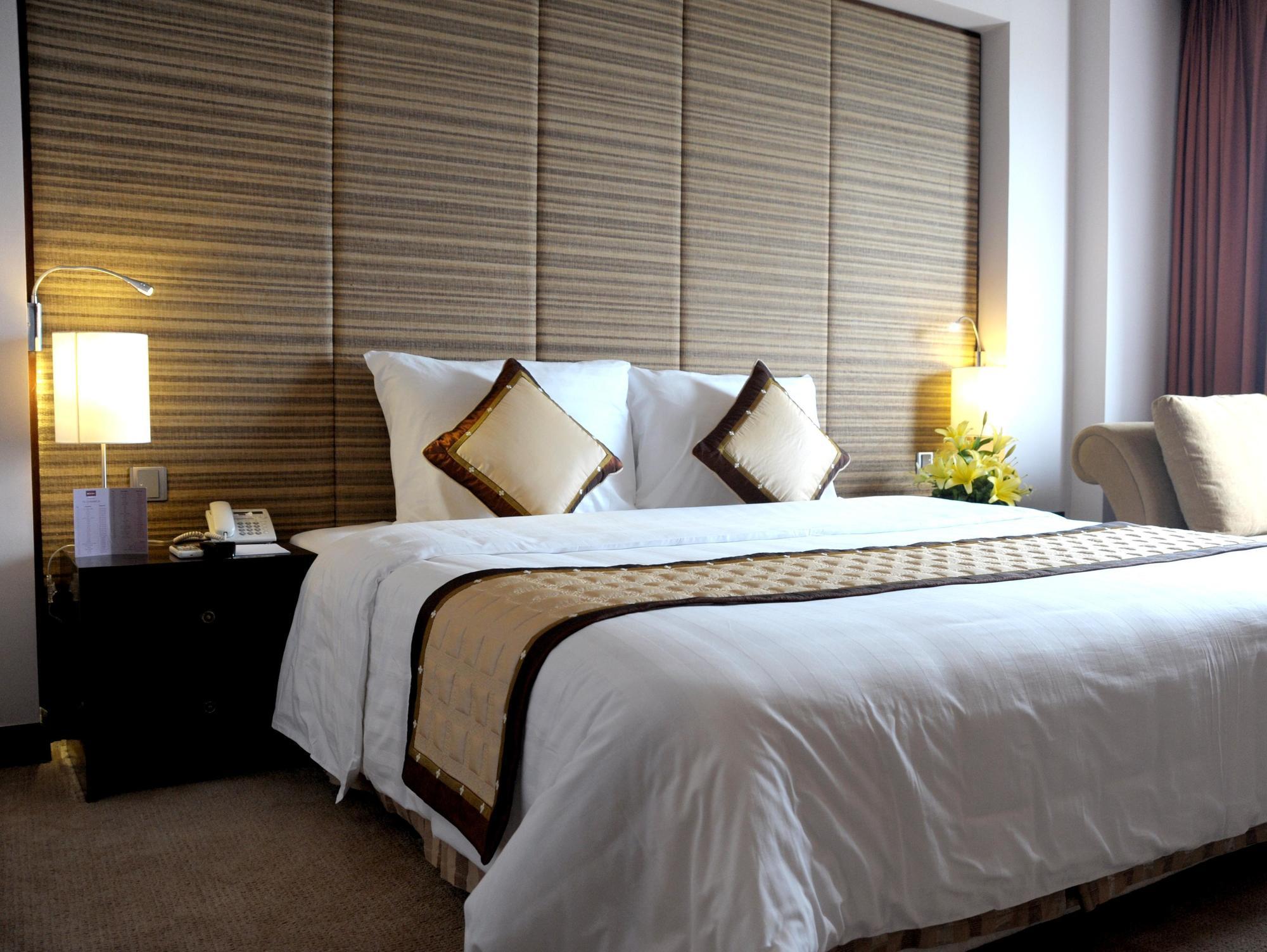 Muong Thanh Holiday Hue Hotel Екстериор снимка